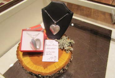 Edelstahl Herzmedaillon mit Kette --- bearbeitet